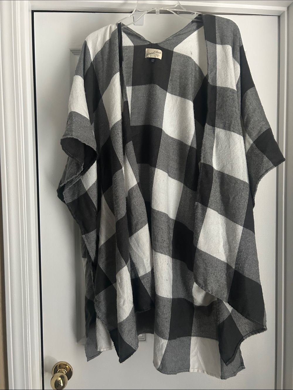 Universal Thread Black and White Plaid Open-Front Shawl